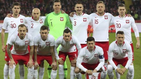 Poland's pose for the photographers before an international friendly soccer match between Poland and South Korea in Chorzow, Poland, Tuesday, March 27, 2018.(AP Photo/Czarek Sokolowski)