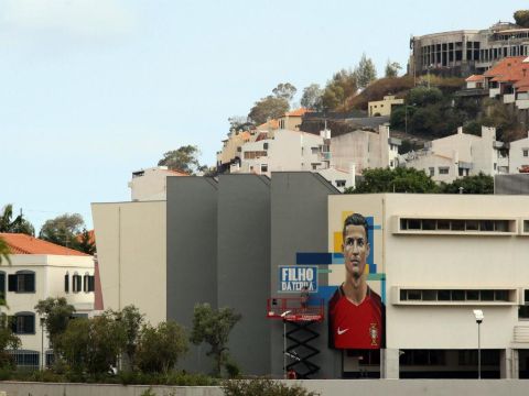 Τεράστιο γκράφιτι του Κριστιάνο Ρονάλντο στη Μαδέιρα