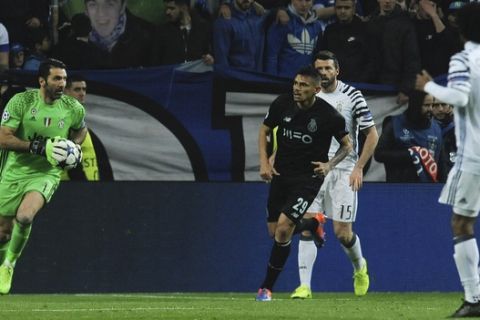 In this photo taken Wednesday, Feb. 22, 2017, FC Porto's Brazilian player Francisco Soares "Tiquinho", center, vies for the ball with Juventus' goalkeeper Gianluigi Buffon during the Champions League round of 16, first leg, soccer match at the Dragao stadium in Porto, Portugal. The Brazilian striker, Soares, a new sensation in Portuguese soccer who earned his "Tiquinho" nickname for being too small, is about to become the new Hulk for FC Porto. (AP Photo/Paulo Duarte)
