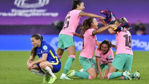 Barcelona players celebrate winning the UEFA Women's Champions League final soccer match between Chelsea FC and FC Barcelona in Gothenburg, Sweden, Sunday, May 16, 2021. Barcelona won 4-0. (AP Photo/Martin Meissner)