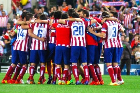 MADRID, SPAIN - APRIL 9: Players of Atletico Madrid celebrate their victory after the UEFA Champions League quarter-final second leg soccer match between Atletico Madrid and Barcelona at Vicente Calderon Stadium in Madrid, Spain on April 9, 2014. (Photo by Senhan Bolelli/Anadolu Agency/Getty Images)
