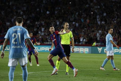 Ο Ρόμπερτ Λεβαντόβσκι πανηγυρίζει γκολ του σε αγώνα της Μπαρτσελόνα απέναντι στην Θέλτα για την La Liga | 23 Σεπτεμβρίου 2023