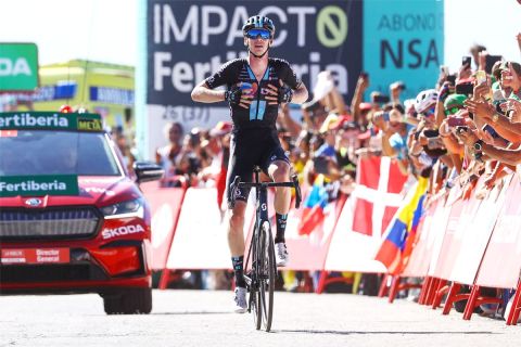 Ο Τίμεν Άρενσμαν (εδώ στη νίκη του στο βασιλικό ετάπ της περσινής Vuelta στη Σιέρα Νεβάδα) μετακινήθηκε από την DSM στην Ineos. 