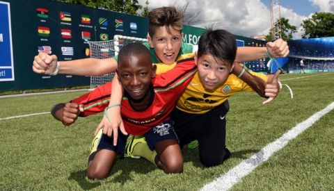 Το διεθνές φόρουμ "Ποδόσφαιρο για τη Φιλία" ένωσε παιδιά από 64 χώρες