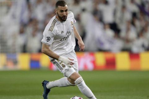 Real Madrid's Karim Benzema controls the ball during the round of 16 first leg Champions League soccer match between Real Madrid and Manchester City at the Santiago Bernabeu stadium in Madrid, Spain, Wednesday, Feb. 26, 2020. (AP Photo/Bernat Armangue)