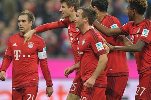 MUNICH, GERMANY - MARCH 12:  Thomas Mueller (2nd L) of Bayern Muenchen and his teammates celebrate their second goal during the Bundesliga match between FC Bayern Muenchen and Werder Bremen at Allianz Arena on March 12, 2016 in Munich, Germany.  (Photo by Lennart Preiss/Bongarts/Getty Images)