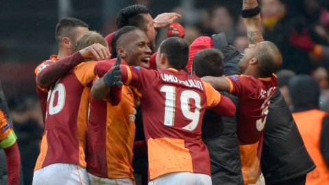 Galatasaray's players celebrate their goal during their UEFA Champions League group B football match on December 11, 2013, at Turk Telekom Arena in Istanbul. AFP PHOTO/BULENT KILIC        (Photo credit should read BULENT KILIC/AFP/Getty Images)