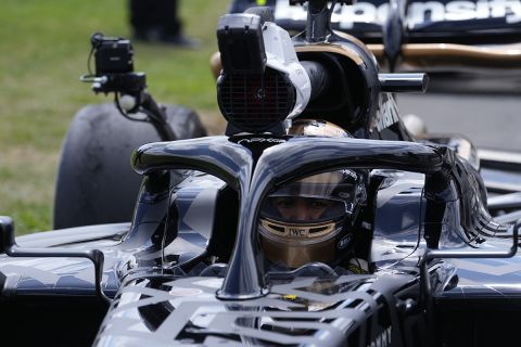 Ο Μπραντ Πιτ σα γυρίσματα της νέας ταινίας του Χόλιγουντ που εκτυλίσσεται στη Formula 1