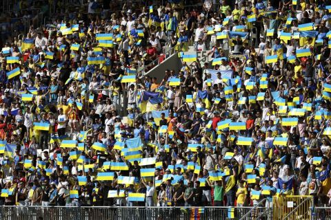 Οι φίλαθλοι της Ουκρανίας στο παιχνίδι με την Αρμενία για το Nations League στο Λοτζ της Πολωνίας