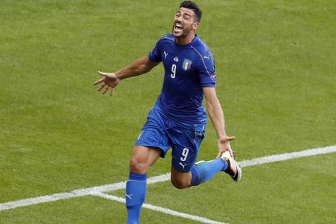 Italy's Graziano Pelle celebrates after scoring his side's second goal during the Euro 2016 round of 16 soccer match between Italy and Spain, at the Stade de France, in Saint-Denis, north of Paris, Monday, June 27, 2016. (AP Photo/Francois Mori)