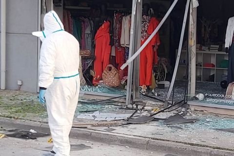 Εικόνες από την έκρηξη στο μαγαζί του Νίκου Πιτσίλκα στη Λάρισα