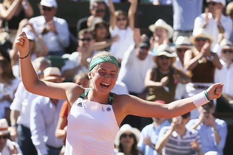 Latvia's Jelena Ostapenko reacts as she defeats Romania's Simona Halep in their final match of the French Open tennis tournament at the Roland Garros stadium, Saturday, June 10, 2017 in Paris. Ostapenko won 4-6, 6-4, 6-3. (AP Photo/David Vincent)