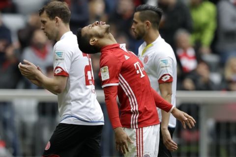 Bayern's Thiago reacts after missing a chance to score during the German Bundesliga soccer match between FC Bayern Munich and FSV Mainz 05 at the Allianz Arena stadium in Munich, Germany, Saturday, April 22, 2017. (AP Photo/Matthias Schrader)