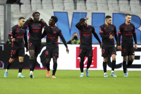 Οι παίκτες της Κλερμόν πανηγυρίζουν γκολ που σημείωσαν κόντρα στη Μαρσέιγ για τη Ligue 1 2021-2022 στο "Βελοντρόμ", Μασσαλία | Κυριακή 20 Φεβρουαρίου 2022