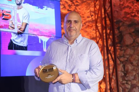 Ο Σπύρος Καβαλιεράτος, διευθυντής σύνταξης του SPORT24, στα DIME Awards 2022 με το Χρυσό Βραβείο στην κατηγορία Best Long Form Content, για την Uncut συνέντευξη του Μίλτου Τεντόγλου στην Μαρία Καούκη και στο SPORT24