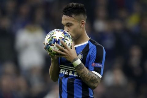 Inter Milan's Lautaro Martinez kisses the ball before a penalty during the Champions League, Group F soccer match between Inter Milan and Borussia Dortmund at the San Siro stadium in Milan, Italy, Wednesday, Oct. 23, 2019. (AP Photo/Luca Bruno)