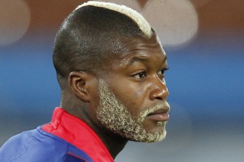 France soccer player Djibril Cisse attends a training session in Peter Mokaba Stadium in Polokwane, South Africa, Wednesday, June 16, 2010, at the eve of their second soccer World Cup match in Group A against Mexico. (AP Photo/Francois Mori)