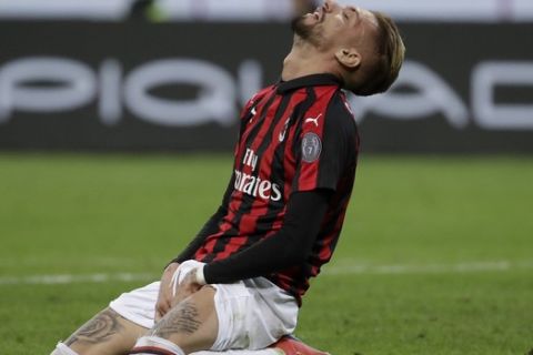AC Milan's Samuel Castillejo reacts after missing a scoring chance during the Serie A soccer match between AC Milan and Udinese, at the San Siro stadium in Milan, Italy, Tuesday, April 2, 2019. (AP Photo/Luca Bruno)