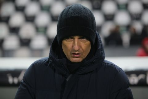 Ο Ραζβάν Λουτσέσκου στη διάρκεια του αγώνα ΠΑΟΚ - Βόλος