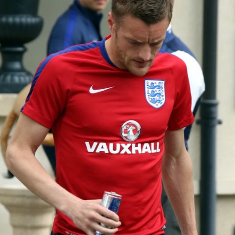 Jamie Vardy is seen leaving the England team's hotel in Chantilly clutching a can of Red Bull and a tin of nicotine pouches. 14 June 2016. Please byline: Vantagenews.com