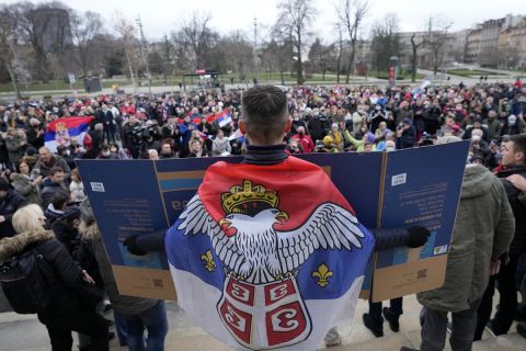 Σέρβοι υποστηρικτές του Τζόκοβιτς διαδηλώνουν στο Βελιγράδι 