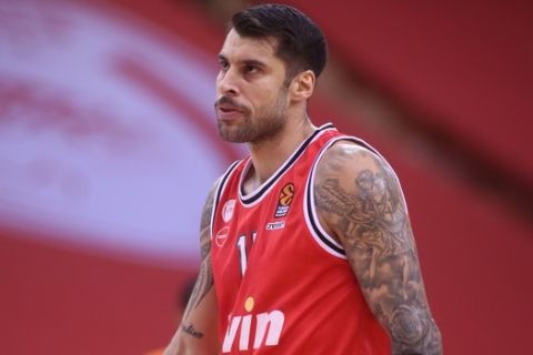 Ο Γιώργος Πρίντεζης σε αγώνα της EuroLeague με τη φανέλα του Ολυμπιακού