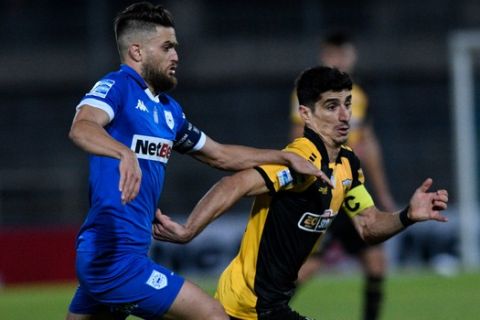 Ο Πέτρος Μάνταλος τρέχει με την μπάλα στην εκτός έδρας νίκη της ΑΕΚ με 1-0 απέναντι στον ΠΑΣ Γιάννινα για την 6η αγωνιστική της Super League.