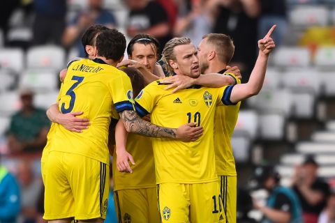 Ο Εμίλ Φόρσμπεργκ με την εθνική Σουηδίας κόντρα στη Σκωτία στο Euro 2020