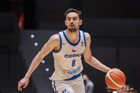 Προκριματικά EuroBasket 2025: Ο διπλός Σατοράνσκι λύγισε τη Μεγάλη Βρετανία και χάρισε τη νίκη στην Τσεχία 