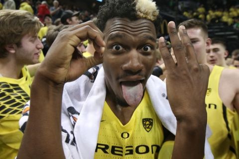 Oregon's Dylan Ennis gestures to the camera as he and Duck fans celebrate a win over Arizona in an NCAA college basketball game Saturday, Feb. 4, 2017, in Eugene, Ore. (AP Photo/Chris Pietsch)