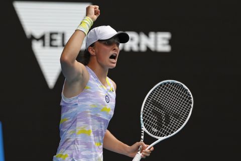 Η Ίγκα Σβιόντεκ κατά τη διάρκεια αγώνα με την Κάια Κανέπι στο Australian Open | 27 Ιανουαρίου 2022