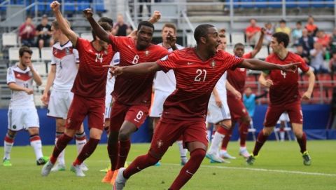 Ricardo Pereira of Portugal celebrates scoring his team's second goal during the UEFA Under 21 European Championship 2015 semi final football match between Portugal and Germany in Olomouc, Czech Republic on June 27, 2015. AFP PHOTO / RADEK MICA        (Photo credit should read RADEK MICA/AFP/Getty Images)