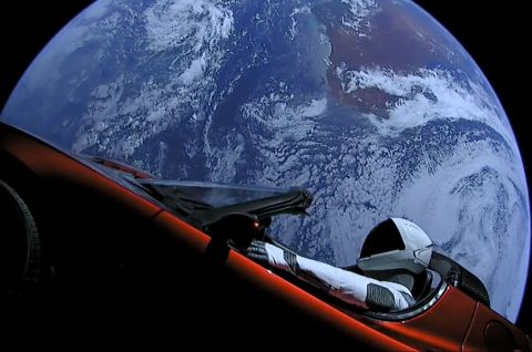 Το Tesla που έχει διανύσει 320 δισεκατομμύρια χιλιόμετρα στο διάστημα