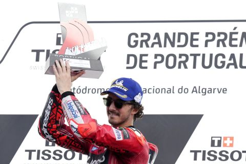 Ο Φραντσέσκο Μπανάια πανηγυρίζει τη νίκη του στο Portugal Motorcycle Grand Prix