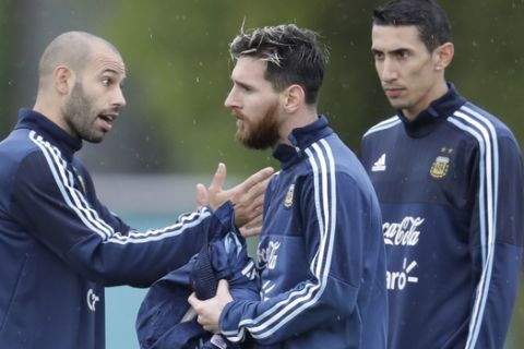 Argentina players Javier Mascherano, from left, Lionel Messi and Angel Di Maria talk at the end of a training session in Buenos Aires, Argentina, Sunday, Nov. 13, 2016. Argentina will face Colombia for 2018 Russia World Cup qualifying soccer match Tuesday. (AP Photo/Natacha Pisarenko)