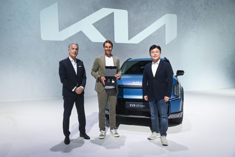 Kia presents Rafael Nadal with EV9 GT-line