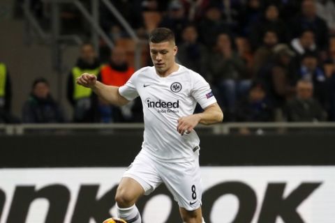 Frankfurt's Luka Jovic, left, duels for the ball with Inter Milan's Stefan De Vrij during the Europa League round of 16 second leg soccer match between Inter Milan and Eintracht Frankfurt at the San Siro stadium in Milan, Italy, Thursday, March 14, 2019. (AP Photo/Antonio Calanni)