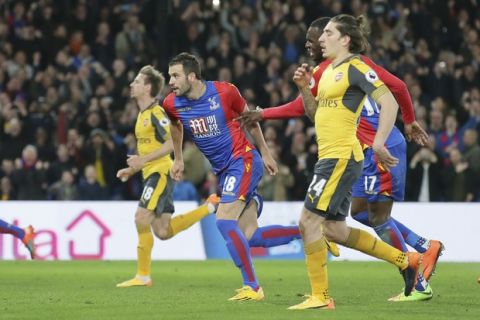 Crystal Palace's Luka Milivojevic, centre left, celebrates after scoring a penalty during the English Premier League soccer match between Crystal Palace and Arsenal at Selhurst Park in London, Monday April 10, 2017. (AP Photo/Tim Ireland)