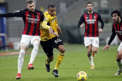 Μονομαχία Άντε Ρέμπιτς και Ροντρίγκο Μπεκάο σε ματς της Serie A μεταξύ της Μίλαν και της Ουντινέζε