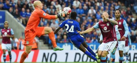 LEICESTER, ENGLAND - SEPTEMBER 13:  Nathan Dyer of Leicester City (24) beats goalkeeper Brad Guzan of Aston Villa to score their third goal during the Barclays Premier League match between Leicester City and Aston Villa at the King Power Stadium on September 13, 2015 in Leicester, United Kingdom.  (Photo by Michael Regan/Getty Images)