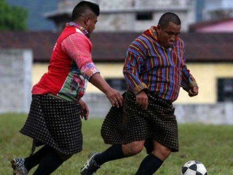 Γιατί οι Maya ποδοσφαιριστές φορούν φούστες;