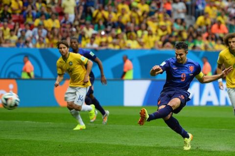 BRASILIA, BRAZIL - JULY 12: Robin van Persie of the Netherlands shoots and scores his team's first goal on a penalty kick during the 2014 FIFA World Cup Brazil Third Place Playoff match between Brazil and the Netherlands at Estadio Nacional on July 12, 2014 in Brasilia, Brazil.  (Photo by Jamie McDonald/Getty Images)