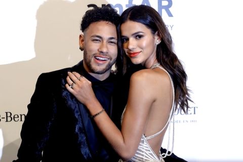 Brazilian soccer player Neymar and his girlfriend Bruna Marquesine pose on the red carpet of The Foundation for AIDS Research (amfAR) event in Sao Paulo, Brazil, Friday, April 13, 2018. (AP Photo/Andre Penner)