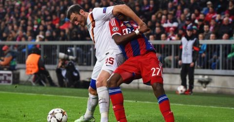 MUNICH, GERMANY - NOVEMBER 05:  Vasilis Torosidis of AS Roma holds off David Alaba of Bayern Muenchen during the UEFA Champions League Group E match between FC Bayern Munchen and AS Roma at Allianz Arena on November 5, 2014 in Munich, Germany.  (Photo by Matthias Hangst/Bongarts/Getty Images)
