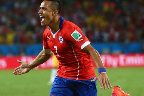 CUIABA, BRAZIL - JUNE 13: Alexis Sanchez of Chile celebrates after scoring his teams first goal during the 2014 FIFA World Cup Brazil Group B match between Chile and Australia at Arena Pantanal on June 13, 2014 in Cuiaba, Brazil.  (Photo by Cameron Spencer/Getty Images)