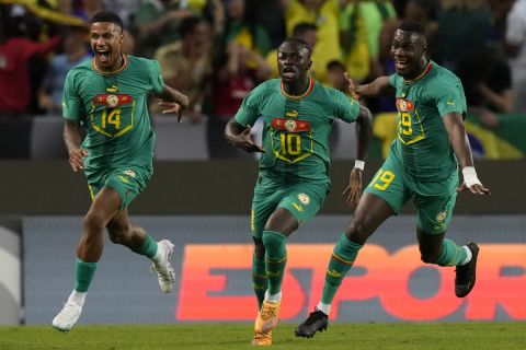Ο Σαντιό Μανέ της Σενεγάλης πανηγυρίζει γκολ που σημείωσε κόντρα στη Βραζιλία σε φιλικό στο "Ζοζέ Αλβαλάδε", Λισαβόνα | Τρίτη 20 Ιουνίου 2023