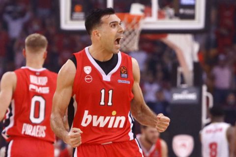Ο Σλούκας πανηγυρίζει την πρόκριση στο Final Four της EuroLeague