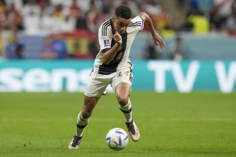Ο Τζαμάλ Μουσιάλα στο παιχνίδι της Γερμανίας με την Ισπανία για το Παγκόσμιο Κύπελλο
