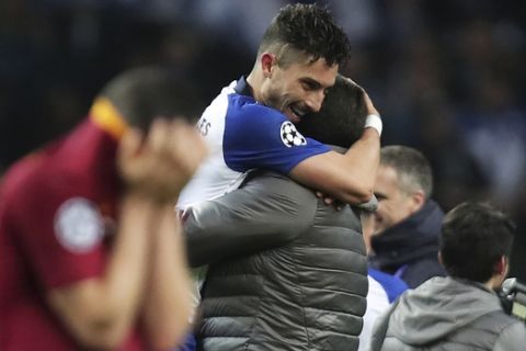 Porto defender Alex Telles, center, celebrates at the end of the Champions League round of 16, 2nd leg, soccer match between FC Porto and AS Roma at the Dragao stadium in Porto, Portugal, Wednesday, March 6, 2019. Porto won 3-1. (AP Photo/Luis Vieira)