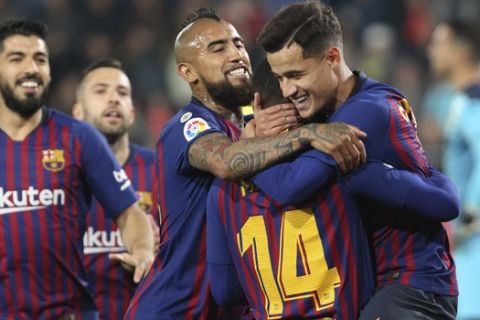 Barcelona forward Philippe Coutinho, right, celebrates the opening goal with teammates during the Spanish La Liga soccer match between Villarreal and FC Barcelona at the Ceramica stadium in Villarreal, Spain, Tuesday, April 2, 2019.(AP Photo/Alberto Saiz)